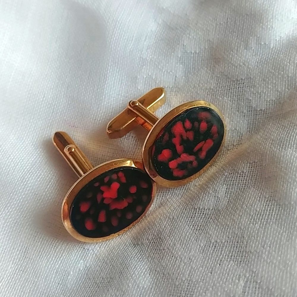 Vintage Men's Red and black speckled cufflinks